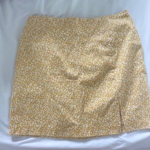 Wild Fable Women’s Yellow and White Skirt